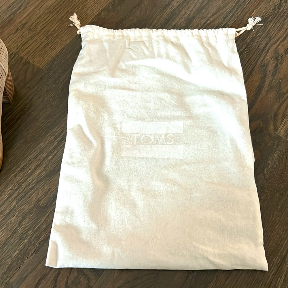 TOMS - Picture 7 of 8